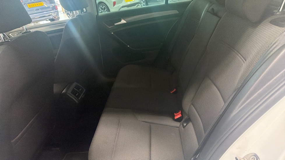 Volkswagen Golf 1.6 TDI Match 5dr Diesel Hatchback - Image 16