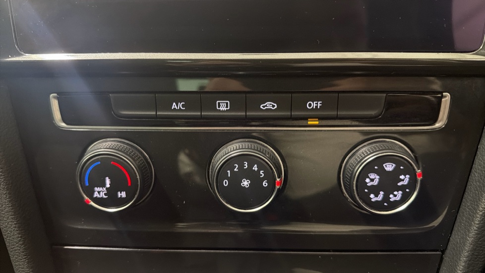 Volkswagen Golf 1.6 TDI Match 5dr Diesel Hatchback - Image 31