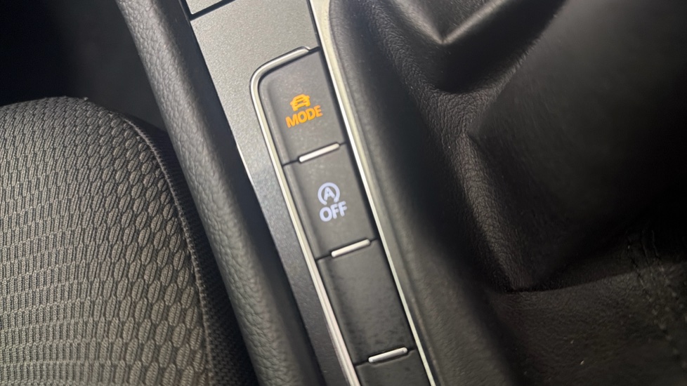 Volkswagen Golf 1.6 TDI Match 5dr Diesel Hatchback - Image 33