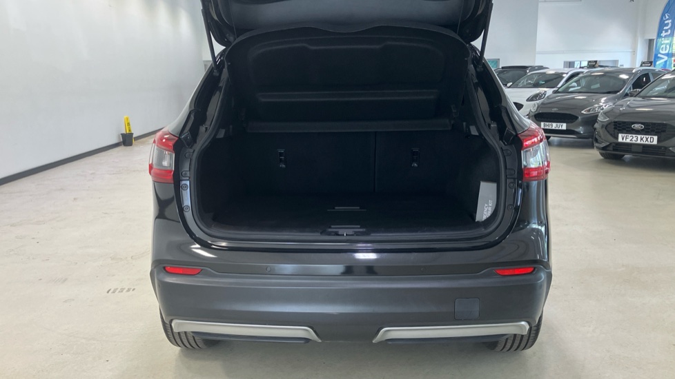 Nissan Qashqai 1.2 DiG-T N-Connecta 5dr Petrol Hatchback - Image 4