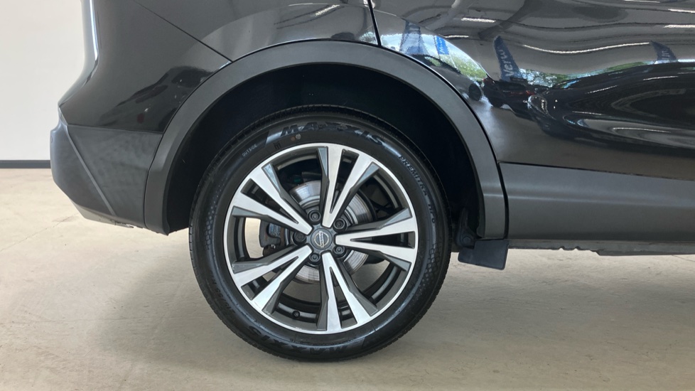 Nissan Qashqai 1.2 DiG-T N-Connecta 5dr Petrol Hatchback - Image 7