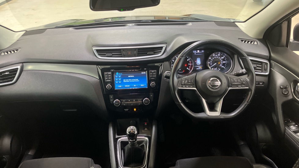 Nissan Qashqai 1.2 DiG-T N-Connecta 5dr Petrol Hatchback - Image 10