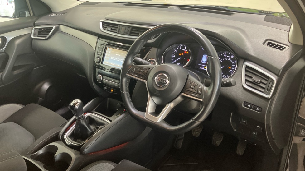 Nissan Qashqai 1.2 DiG-T N-Connecta 5dr Petrol Hatchback - Image 11