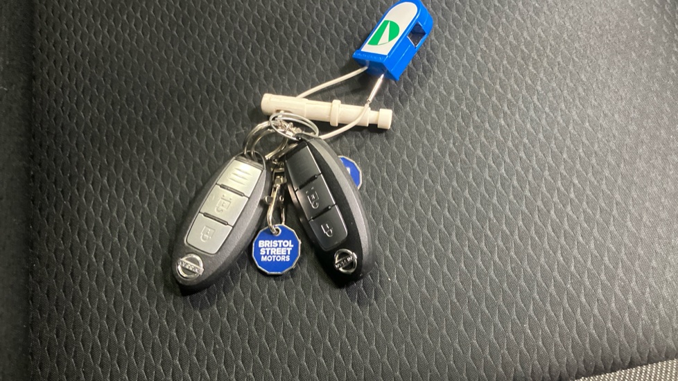 Nissan Qashqai 1.2 DiG-T N-Connecta 5dr Petrol Hatchback - Image 20