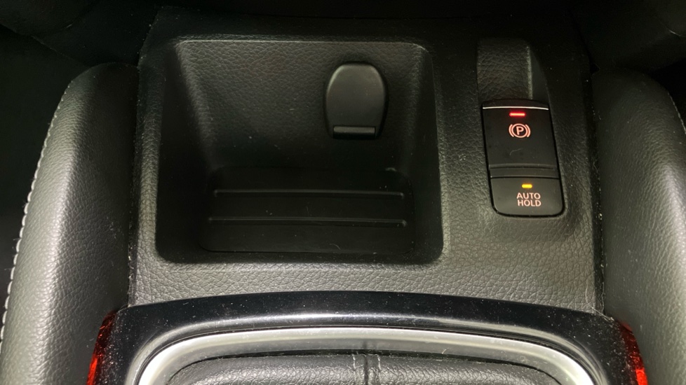 Nissan Qashqai 1.2 DiG-T N-Connecta 5dr Petrol Hatchback - Image 25