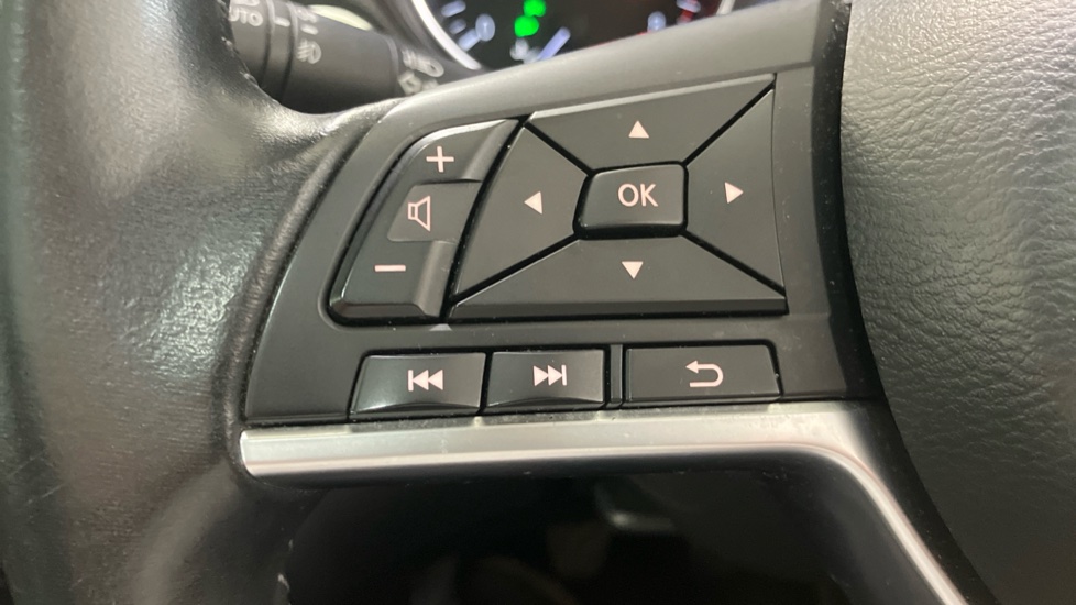 Nissan Qashqai 1.2 DiG-T N-Connecta 5dr Petrol Hatchback - Image 29