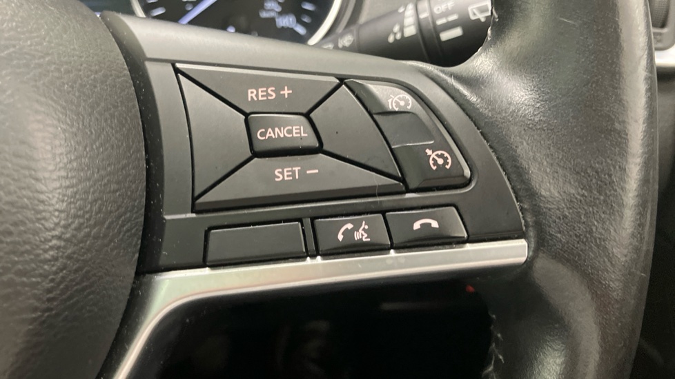 Nissan Qashqai 1.2 DiG-T N-Connecta 5dr Petrol Hatchback - Image 31