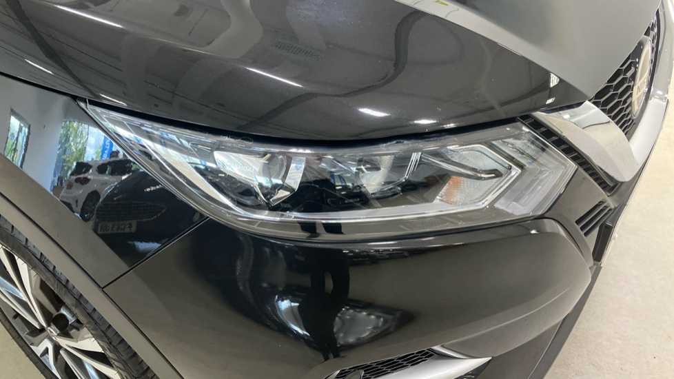 Nissan Qashqai 1.2 DiG-T N-Connecta 5dr Petrol Hatchback - Image 38