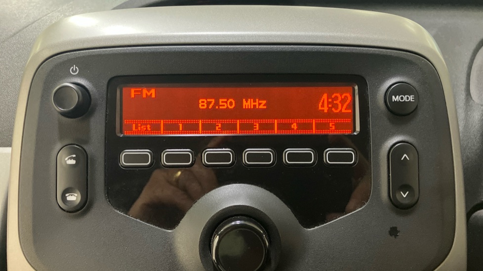 Toyota Aygo 1.0 VVT-i X-Play 5dr Petrol Hatchback - Image 12