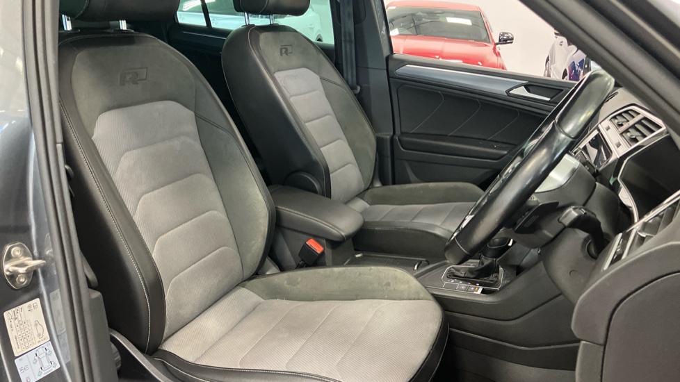 Volkswagen Tiguan 1.5 TSi EVO 150 R-Line Tech 5dr DSG Petrol Estate - Image 33