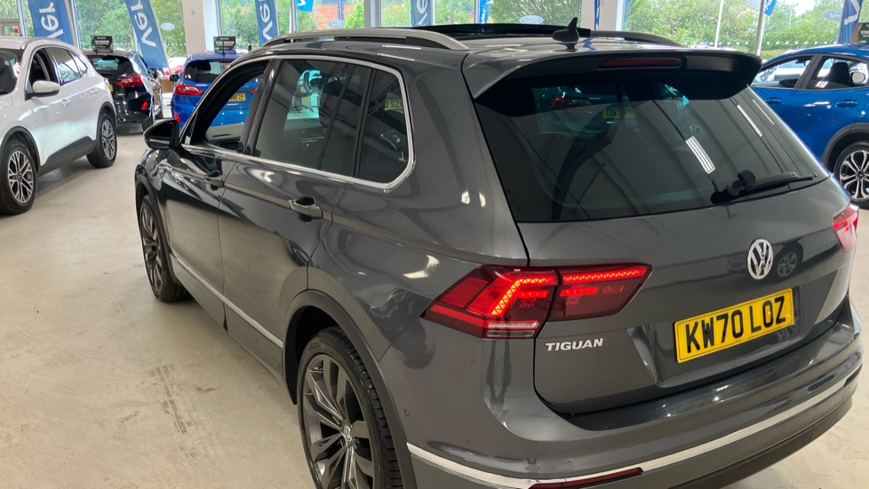Volkswagen Tiguan 1.5 TSi EVO 150 R-Line Tech 5dr DSG Petrol Estate - Image 39