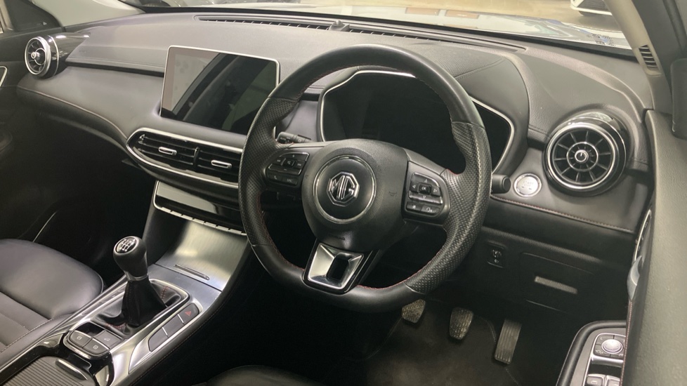 MG HS 1.5 T-GDI Trophy 5dr Petrol Hatchback - Image 11
