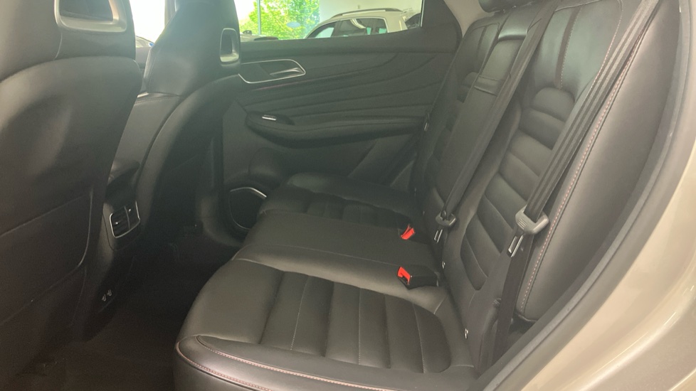 MG HS 1.5 T-GDI Trophy 5dr Petrol Hatchback - Image 16