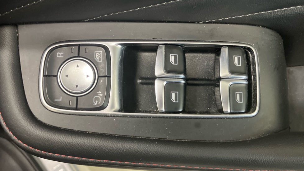 MG HS 1.5 T-GDI Trophy 5dr Petrol Hatchback - Image 34