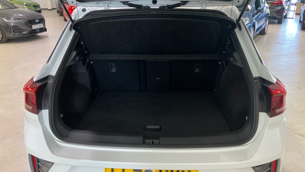 Volkswagen T-Roc 1.5 TSI R-Line 5dr DSG Petrol Hatchback - Image 4
