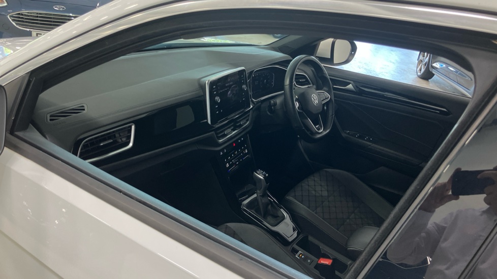 Volkswagen T-Roc 1.5 TSI R-Line 5dr DSG Petrol Hatchback - Image 9