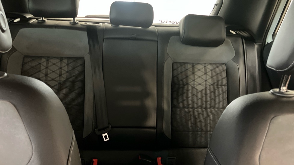 Volkswagen T-Roc 1.5 TSI R-Line 5dr DSG Petrol Hatchback - Image 15