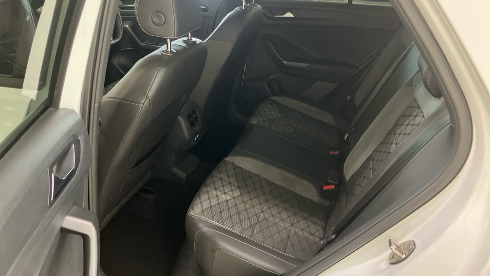 Volkswagen T-Roc 1.5 TSI R-Line 5dr DSG Petrol Hatchback - Image 16