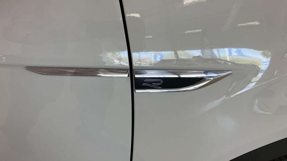 Volkswagen T-Roc 1.5 TSI R-Line 5dr DSG Petrol Hatchback - Image 24