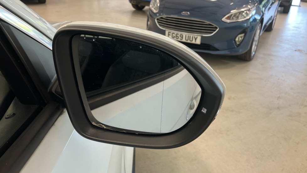 Volkswagen T-Roc 1.5 TSI R-Line 5dr DSG Petrol Hatchback - Image 25