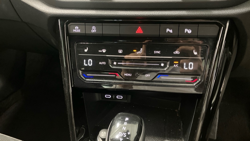 Volkswagen T-Roc 1.5 TSI R-Line 5dr DSG Petrol Hatchback - Image 35