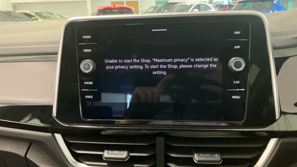 Volkswagen T-Roc 1.5 TSI R-Line 5dr DSG Petrol Hatchback - Image 45