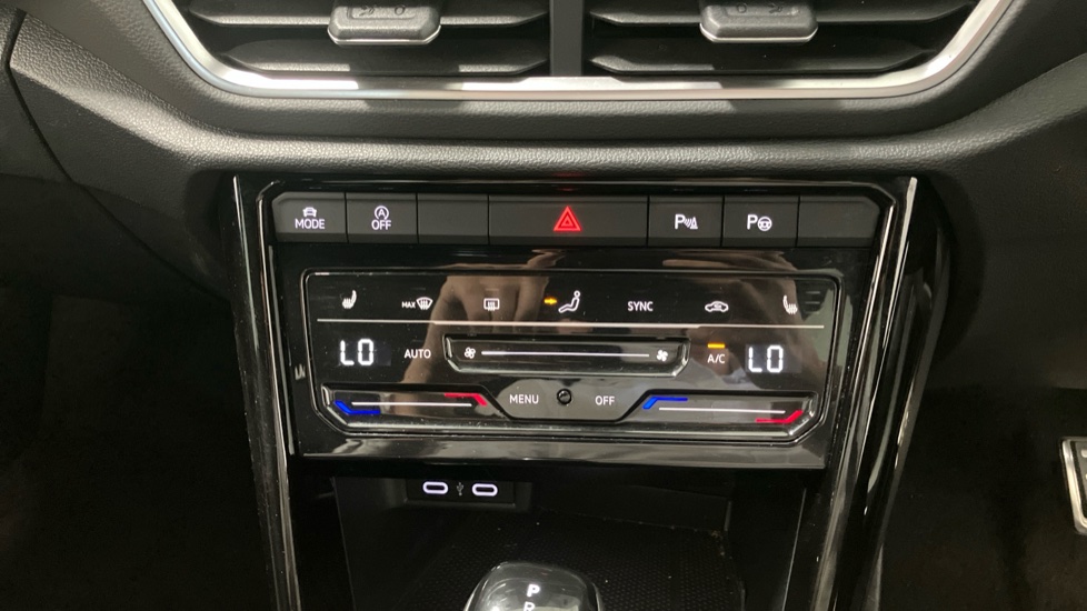 Volkswagen T-Roc 1.5 TSI R-Line 5dr DSG Petrol Hatchback - Image 46