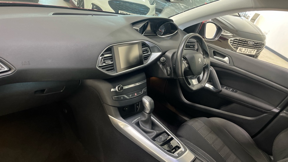 Peugeot 308 1.2 PureTech 130 Allure 5dr EAT6 Petrol Hatchback - Image 9