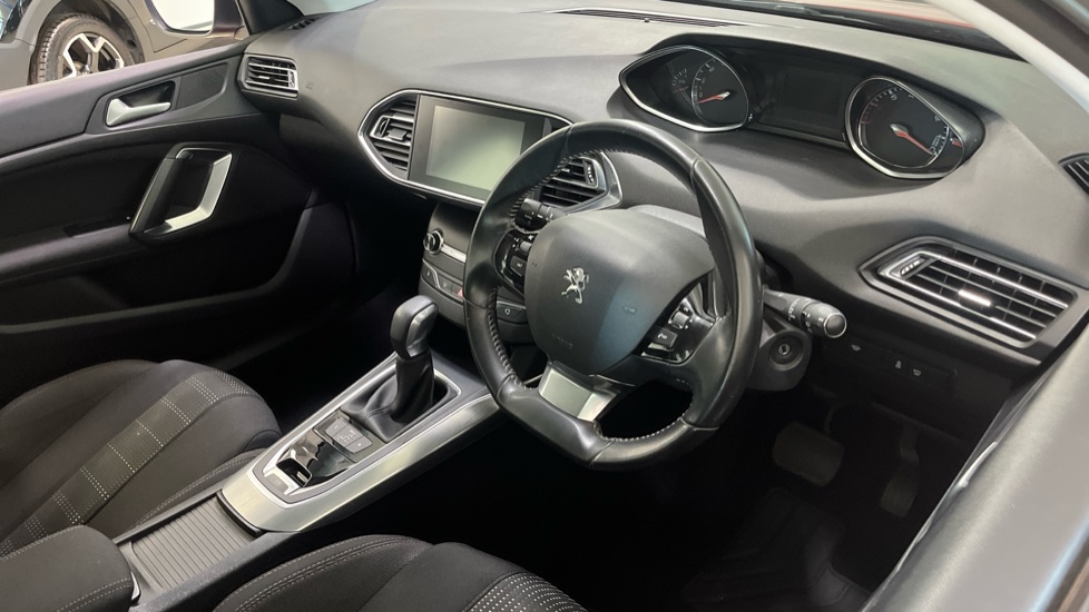 Peugeot 308 1.2 PureTech 130 Allure 5dr EAT6 Petrol Hatchback - Image 11