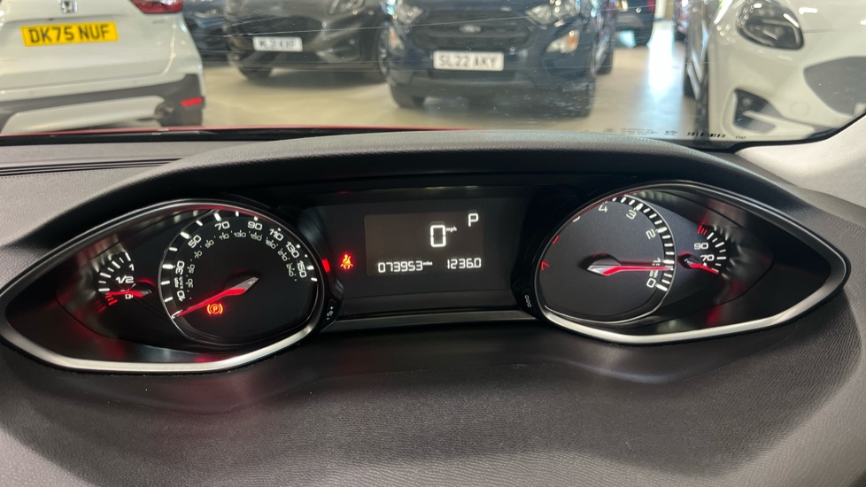 Peugeot 308 1.2 PureTech 130 Allure 5dr EAT6 Petrol Hatchback - Image 18