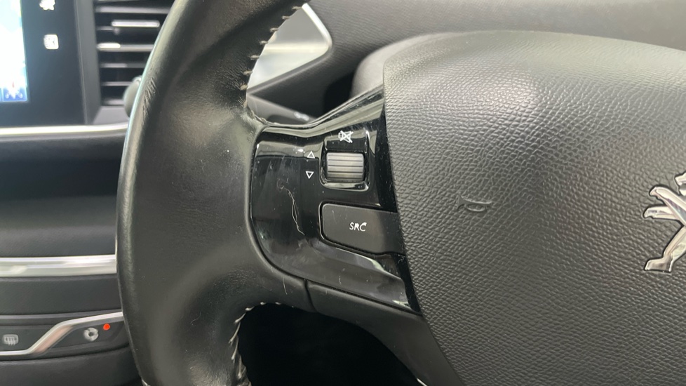 Peugeot 308 1.2 PureTech 130 Allure 5dr EAT6 Petrol Hatchback - Image 21