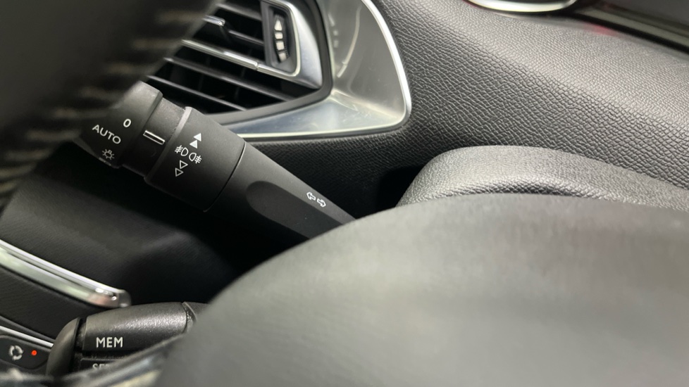 Peugeot 308 1.2 PureTech 130 Allure 5dr EAT6 Petrol Hatchback - Image 26