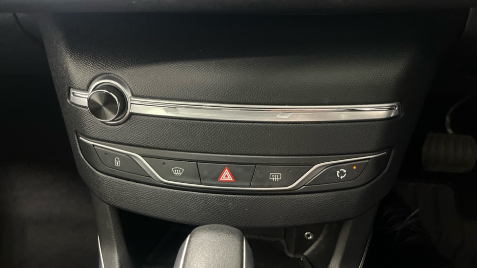 Peugeot 308 1.2 PureTech 130 Allure 5dr EAT6 Petrol Hatchback - Image 32