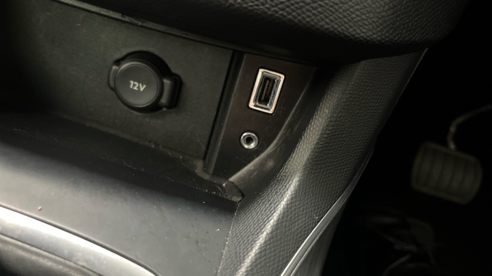 Peugeot 308 1.2 PureTech 130 Allure 5dr EAT6 Petrol Hatchback - Image 33