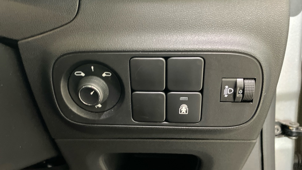 Citroen C3 1.2 PureTech Plus 5dr Petrol Hatchback - Image 21