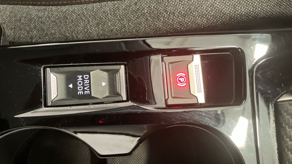 Peugeot 208 1.2 PureTech 100 Active Premium + 5dr EAT8 Petrol Hatchback - Image 27
