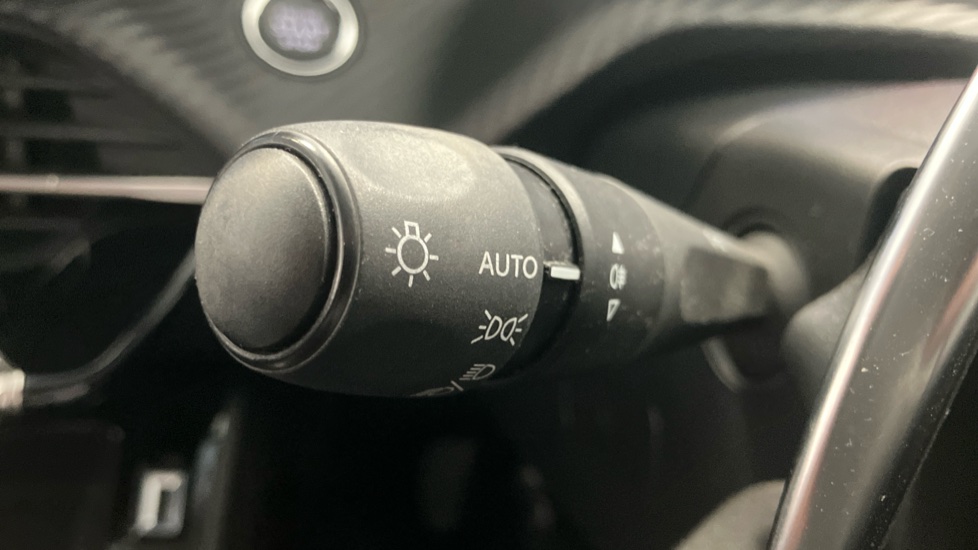 Peugeot 208 1.2 PureTech 100 Active Premium + 5dr EAT8 Petrol Hatchback - Image 32
