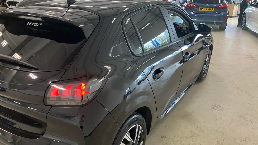 Peugeot 208 1.2 PureTech 100 Active Premium + 5dr EAT8 Petrol Hatchback - Image 35