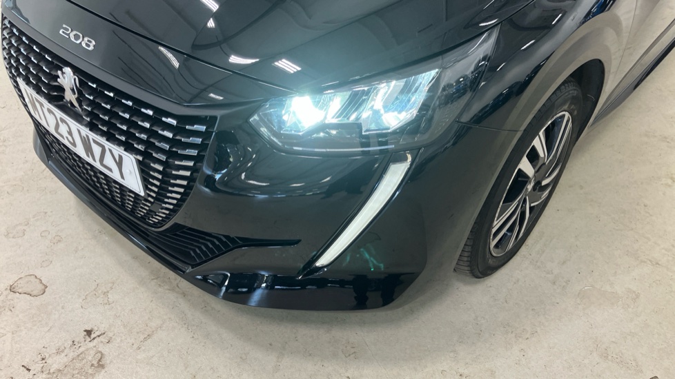 Peugeot 208 1.2 PureTech 100 Active Premium + 5dr EAT8 Petrol Hatchback - Image 39