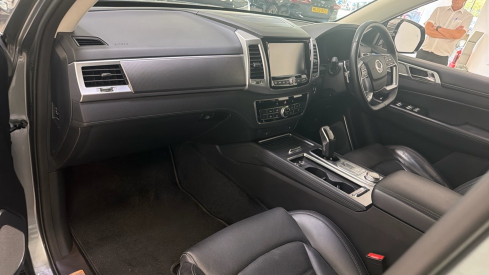 Ssangyong Rexton 2.2 Ultimate 5dr Auto Diesel Estate - Image 9