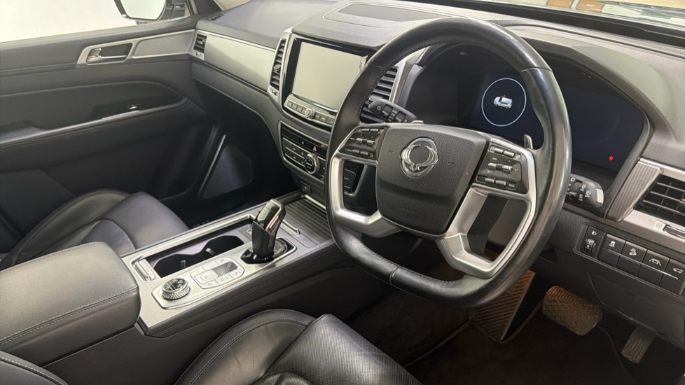 Ssangyong Rexton 2.2 Ultimate 5dr Auto Diesel Estate - Image 11