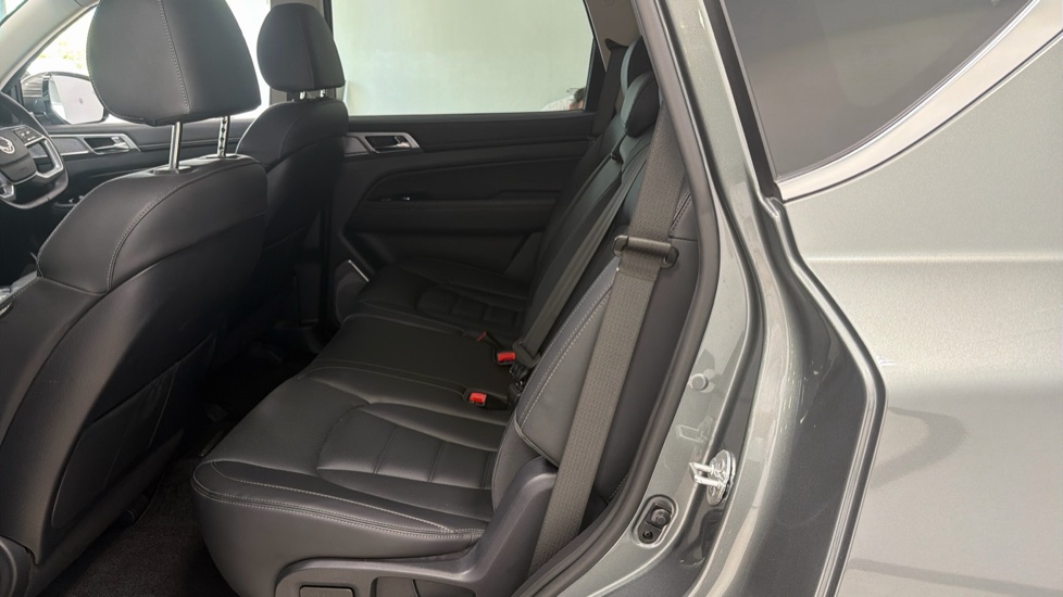 Ssangyong Rexton 2.2 Ultimate 5dr Auto Diesel Estate - Image 16