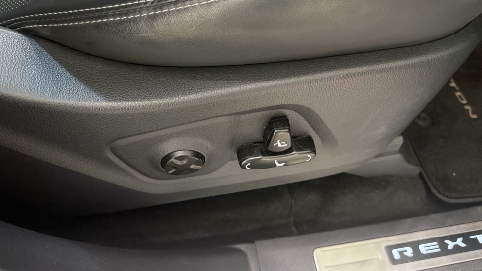 Ssangyong Rexton 2.2 Ultimate 5dr Auto Diesel Estate - Image 29
