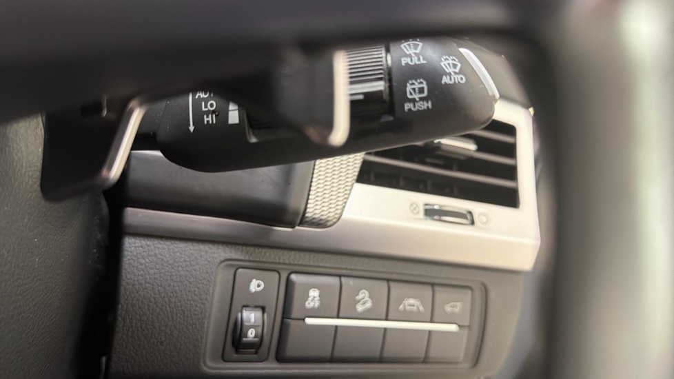 Ssangyong Rexton 2.2 Ultimate 5dr Auto Diesel Estate - Image 34