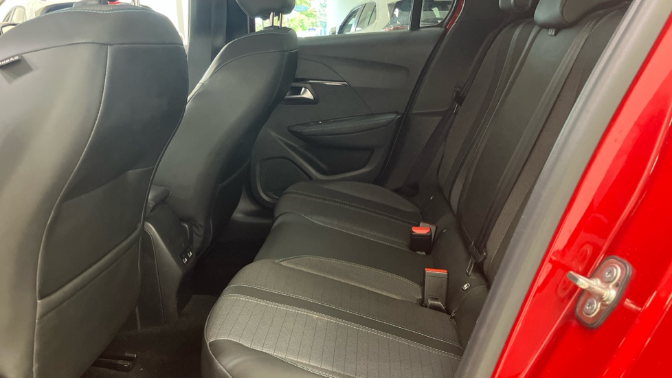Peugeot 208 1.2 PureTech 100 Allure 5dr Petrol Hatchback - Image 16