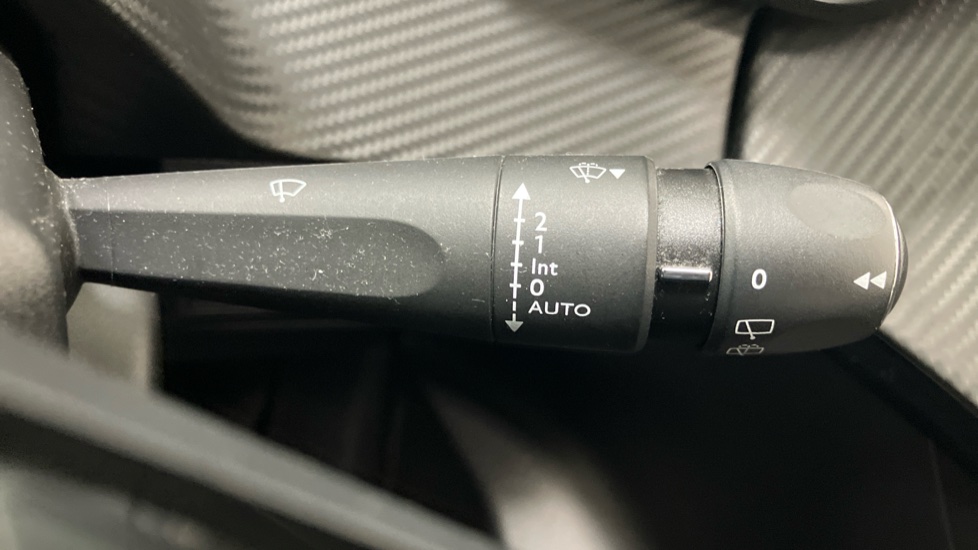 Peugeot 208 1.2 PureTech 100 Allure 5dr Petrol Hatchback - Image 29