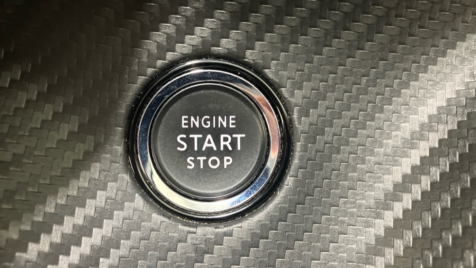 Peugeot 208 1.2 PureTech 100 Allure 5dr Petrol Hatchback - Image 31