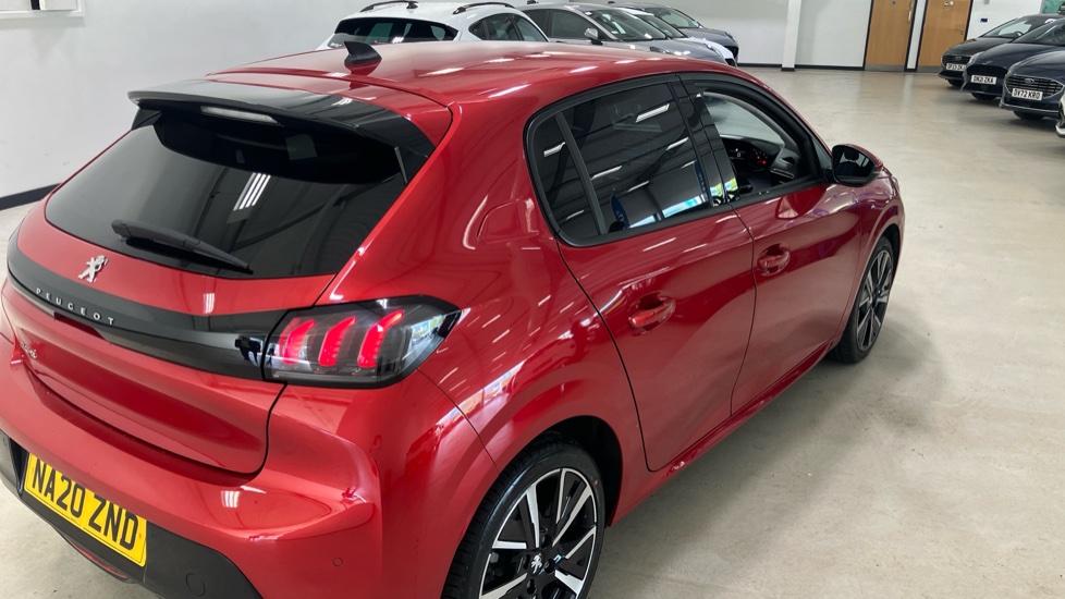 Peugeot 208 1.2 PureTech 100 Allure 5dr Petrol Hatchback - Image 33