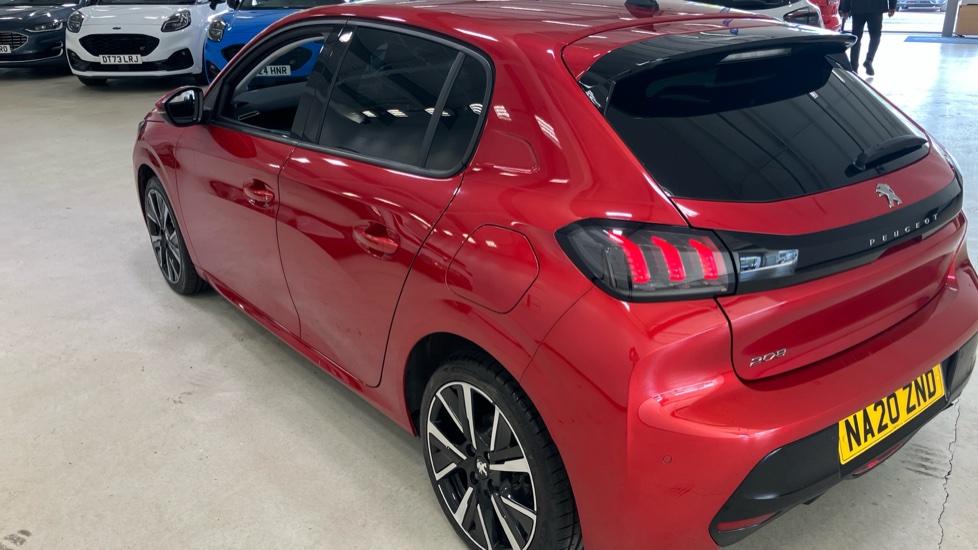 Peugeot 208 1.2 PureTech 100 Allure 5dr Petrol Hatchback - Image 35