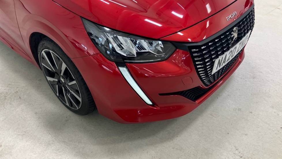 Peugeot 208 1.2 PureTech 100 Allure 5dr Petrol Hatchback - Image 39